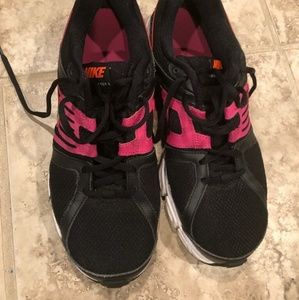 Nike "Downshifter 5" running shoe